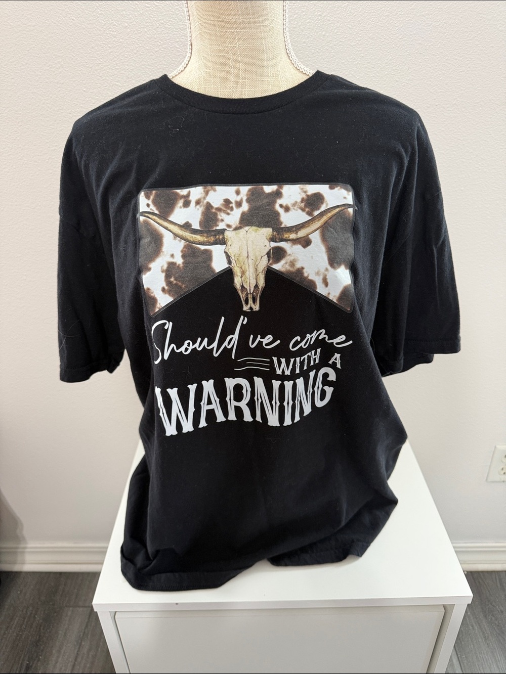 Gildan Black Short-Sleeve Tee with Longhorn Skull and Cowhide Panel